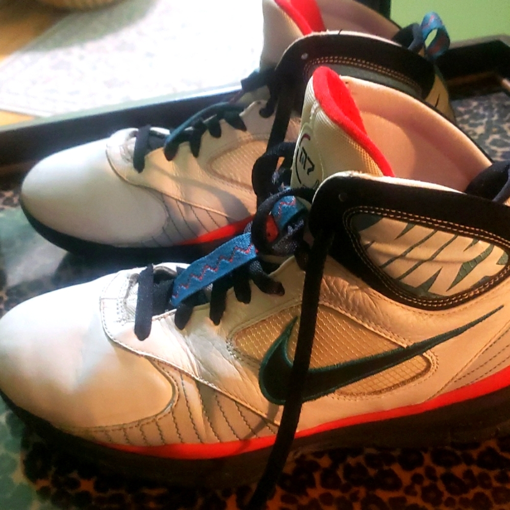Nike Rare- Hurache 2009 Size 8.5 Used but lots life left.